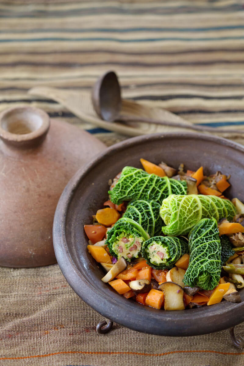 Tajine mit Capuns oder Krautwickel auf Gemüse mit Pilzen – Ali Baba Tajine